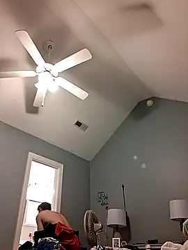 TrndSettr online show from February 10, 11:42 pm