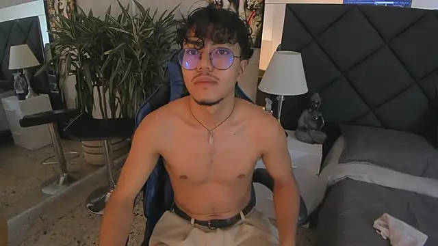 Snapshot of kai_storn chatting on February 22, 11:20 am kai storn online show from February 22, 11:20 am