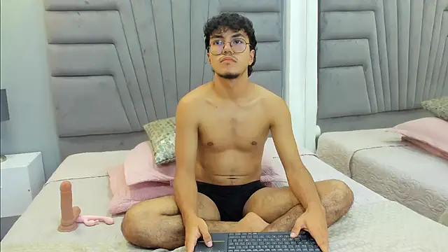 Snapshot of kai_storn chatting on March 18, 8:56 pm kai storn online show from March 18, 8:56 pm