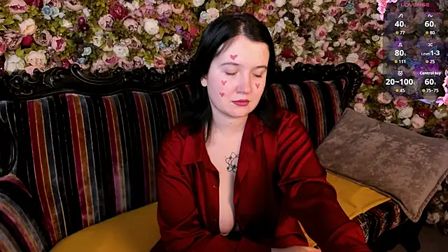 Snapshot of MollySoShy chatting on February 13, 5:14 am MollySoShy online show from February 13, 5:14 am