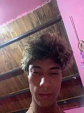 Snapshot of Adan21_cm chatting on February 6, 6:40 am Adan21 cm online show from February 6, 6:40 am