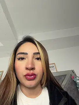 Snapshot of KimCollinss chatting on February 18, 2:07 am KimCollinss online show from February 18, 2:07 am