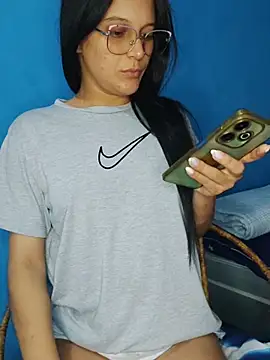 Snapshot of Perla_and_Maikol chatting on February 15, 3:47 am Perla and Maikol online show from February 15, 3:47 am