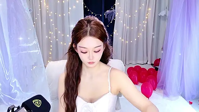 Snapshot of Dancer_Lucky-Nini chatting on February 22, 12:01 am Dancer Lucky-Nini online show from February 22, 12:01 am