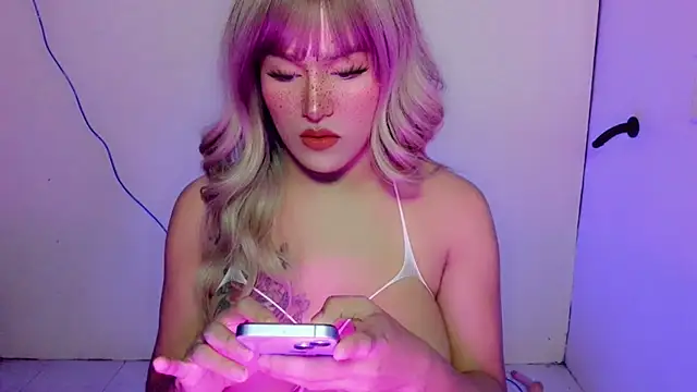 ChloeAsian online show from April 3, 9:18 am