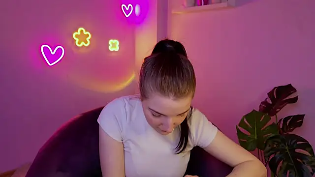 Snapshot of AliceChanel chatting on May 21, 3:57 am AliceChanel online show from May 21, 3:57 am