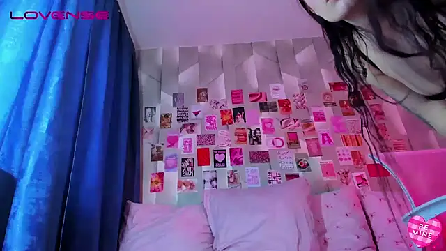 Snapshot of Alanna_Pow chatting on February 13, 3:13 am Alanna Pow online show from February 13, 3:13 am