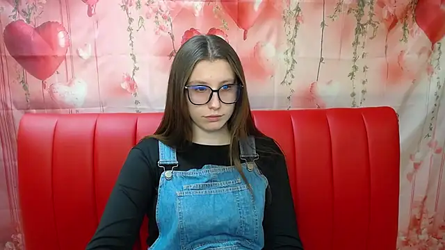 Snapshot of LilianaShine chatting on April 23, 5:08 am LilianaShine online show from April 23, 5:08 am