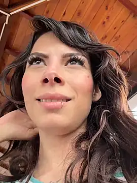 Isalove99 online show from April 3, 4:27 pm