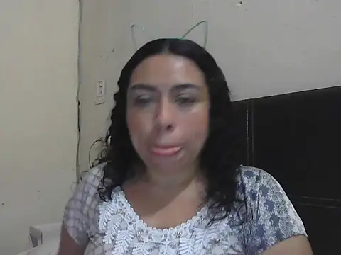 Snapshot of DalilahMx chatting on July 19, 3:32 am DalilahMx online show from July 19, 3:32 am