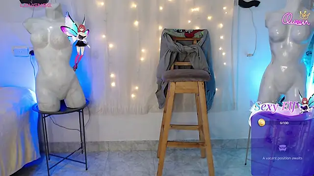 Snapshot of Walkers05 chatting on February 19, 1:12 am Walkers05 online show from February 19, 1:12 am