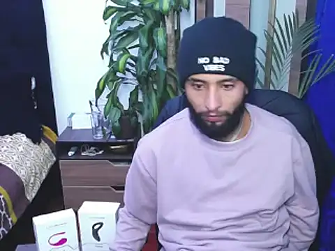 Snapshot of _noahdiaz chatting on February 21, 10:55 pm noahdiaz online show from February 21, 10:55 pm