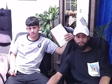 Snapshot of _noahdiaz chatting on March 1, 6:21 pm noahdiaz online show from March 1, 6:21 pm