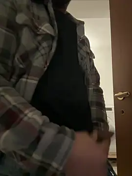 latinocalientehot online show from April 10, 6:23 pm