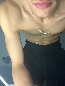 Snapshot of Spoo69 chatting on April 7, 12:00 am Spoo69 online show from April 7, 12:00 am