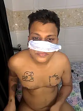 Snapshot of silkboy69 chatting on February 8, 12:14 am silkboy69 online show from February 8, 12:14 am
