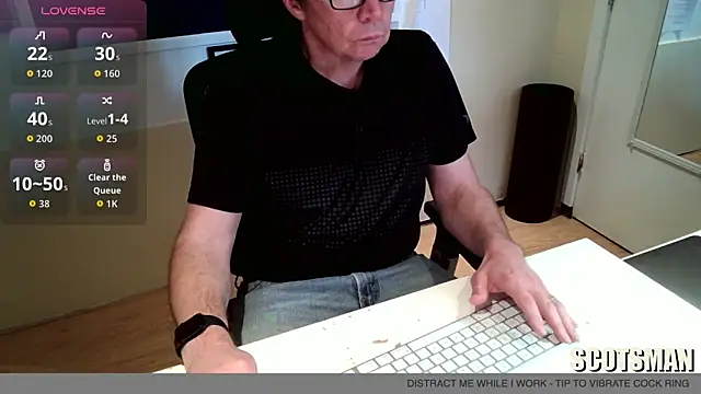 Snapshot of Scotsmanx chatting on April 24, 6:32 pm Scotsmanx online show from April 24, 6:32 pm
