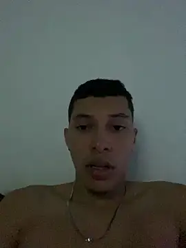 Snapshot of AlexP1090 chatting on June 10, 4:01 am AlexP1090 online show from June 10, 4:01 am