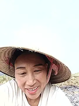 Snapshot of Ami-su chatting on March 2, 5:08 am Ami-su online show from March 2, 5:08 am