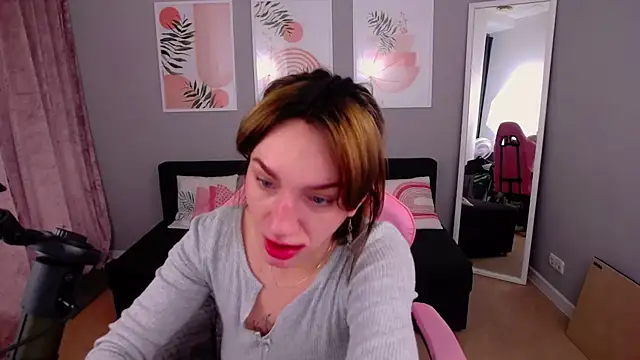 Snapshot of PollyRoseX chatting on February 13, 7:26 am PollyRoseX online show from February 13, 7:26 am