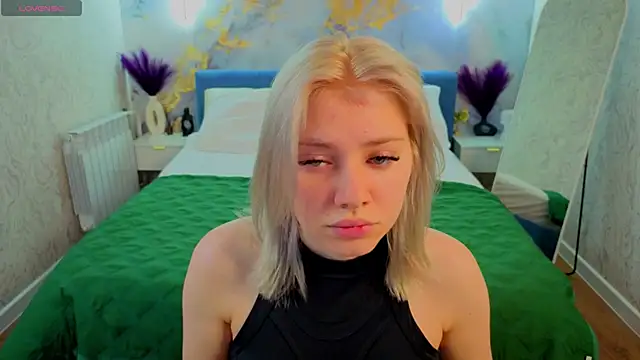 Snapshot of Kate_Krose chatting on April 26, 1:03 am Kate Krose online show from April 26, 1:03 am