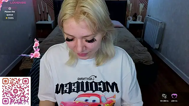 Snapshot of Kate_Krose chatting on June 9, 1:06 am Kate Krose online show from June 9, 1:06 am
