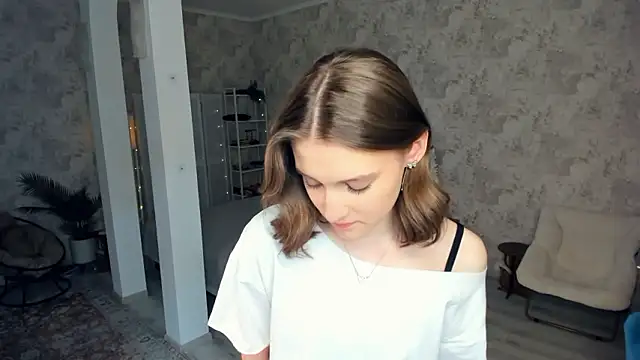 LianneBynon online show from March 1, 8:16 am