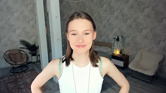 LianneBynon online show from April 1, 8:59 am