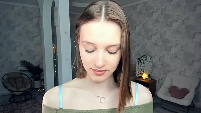 LianneBynon online show from April 9, 8:42 am