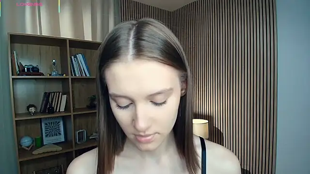 Snapshot of LianneBynon chatting on July 13, 9:45 am LianneBynon online show from July 13, 9:45 am