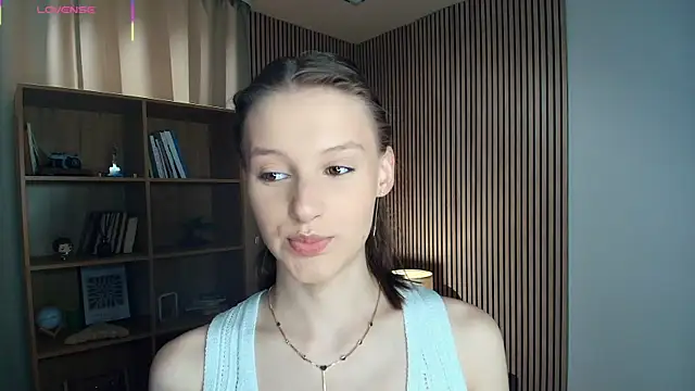Snapshot of LianneBynon chatting on July 19, 8:40 am LianneBynon online show from July 19, 8:40 am