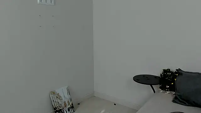 Snapshot of MollyLusty chatting on February 13, 8:43 am MollyLusty online show from February 13, 8:43 am