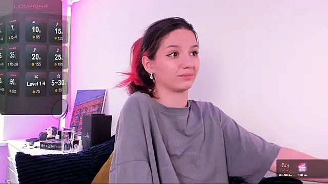Snapshot of miabellee_ chatting on June 27, 7:35 am miabellee online show from June 27, 7:35 am