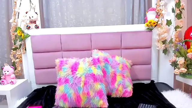 Snapshot of Keiry_Paloma chatting on February 19, 1:40 pm Keiry Paloma online show from February 19, 1:40 pm