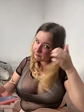 Snapshot of tuzorra99 chatting on May 8, 7:19 pm tuzorra99 online show from May 8, 7:19 pm