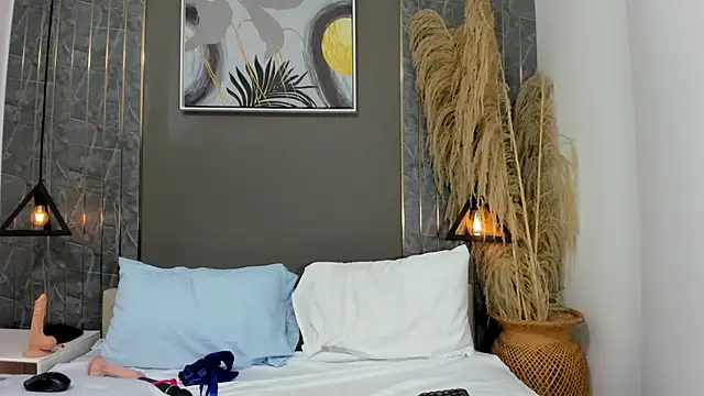 emma evanss   online show from April 14, 11:27 am