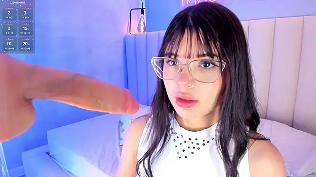 Snapshot of cherry_monroe chatting on February 6, 10:40 am cherry monroe online show from February 6, 10:40 am