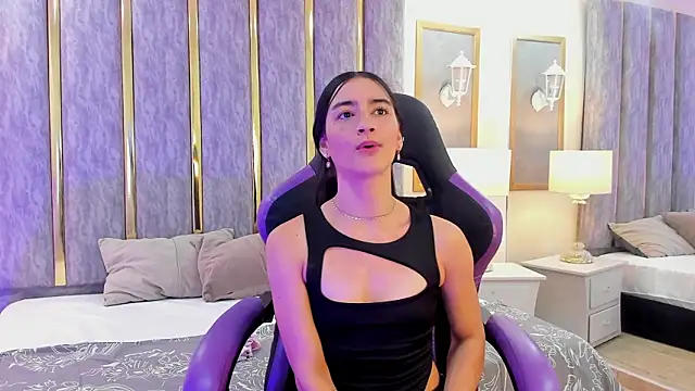 Snapshot of KeniaVelvet_ chatting on February 3, 3:17 pm KeniaVelvet online show from February 3, 3:17 pm