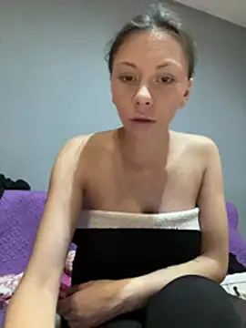 Snapshot of Foxy20withBear chatting on July 17, 7:19 pm Foxy20withBear online show from July 17, 7:19 pm