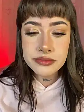 Snapshot of Tamara_uwu chatting on June 18, 8:24 pm Tamara uwu online show from June 18, 8:24 pm