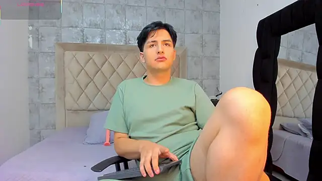 Snapshot of noahWolff_ chatting on February 6, 4:50 am noahWolff online show from February 6, 4:50 am