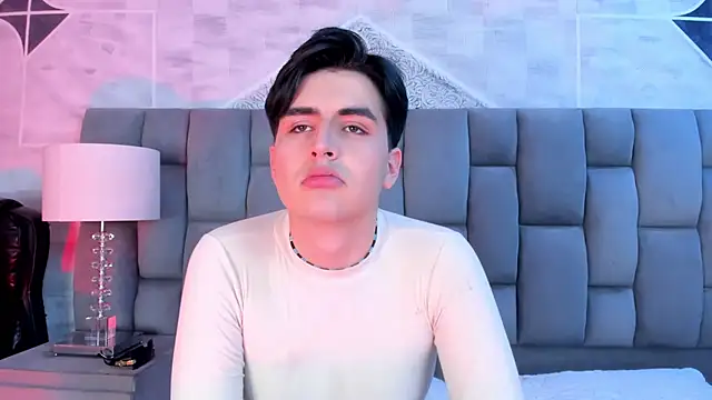 Snapshot of noahWolff_ chatting on February 24, 4:43 am noahWolff online show from February 24, 4:43 am