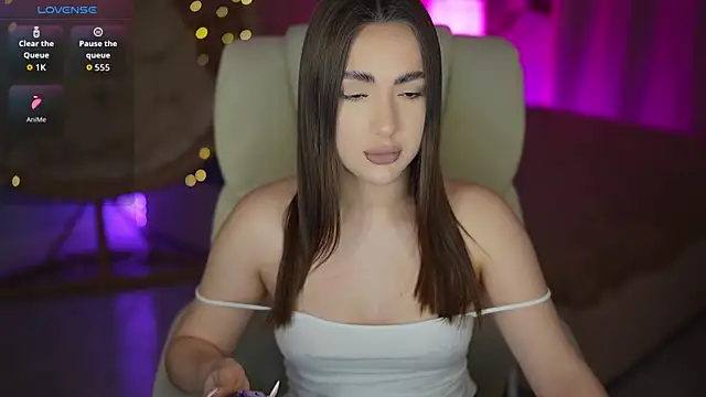 OliviaMoore  online show from March 15, 8:04 pm