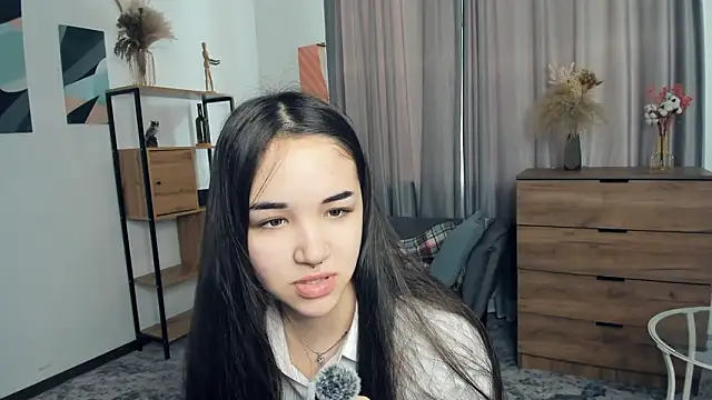 Snapshot of AvantgardAlone chatting on February 11, 9:14 am AvantgardAlone online show from February 11, 9:14 am