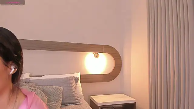 Snapshot of Violeta_sum chatting on May 13, 12:46 pm Violeta sum online show from May 13, 12:46 pm