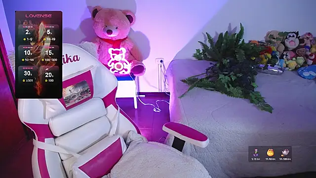 Snapshot of lika_little0 chatting on February 7, 1:09 am lika little0 online show from February 7, 1:09 am