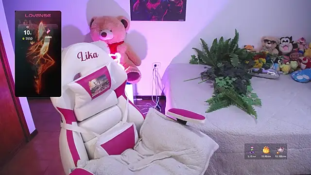 Snapshot of lika_little0 chatting on February 12, 8:48 pm lika little0 online show from February 12, 8:48 pm