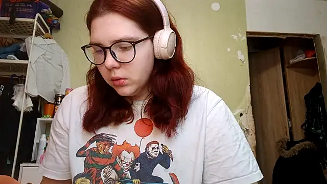 Snapshot of VannessaDillenbeck chatting on February 11, 8:30 am VannessaDillenbeck online show from February 11, 8:30 am