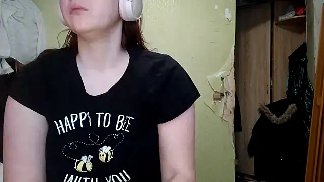 Snapshot of VannessaDillenbeck chatting on February 24, 6:11 am VannessaDillenbeck online show from February 24, 6:11 am