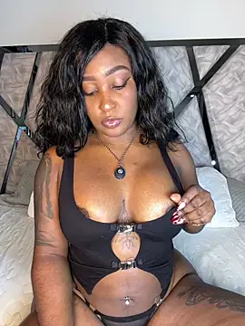 Snapshot of Denise_wolfe21 chatting on February 21, 4:52 pm Denise wolfe21 online show from February 21, 4:52 pm